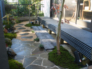 和風の石畳の庭